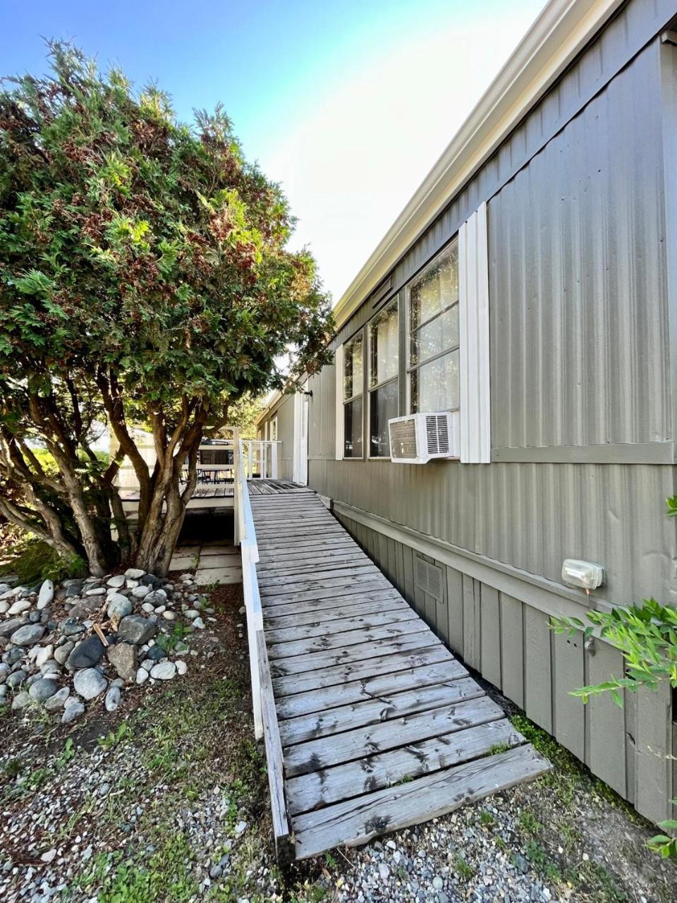 Roberts Roost Resort Quesnel Esterno foto
