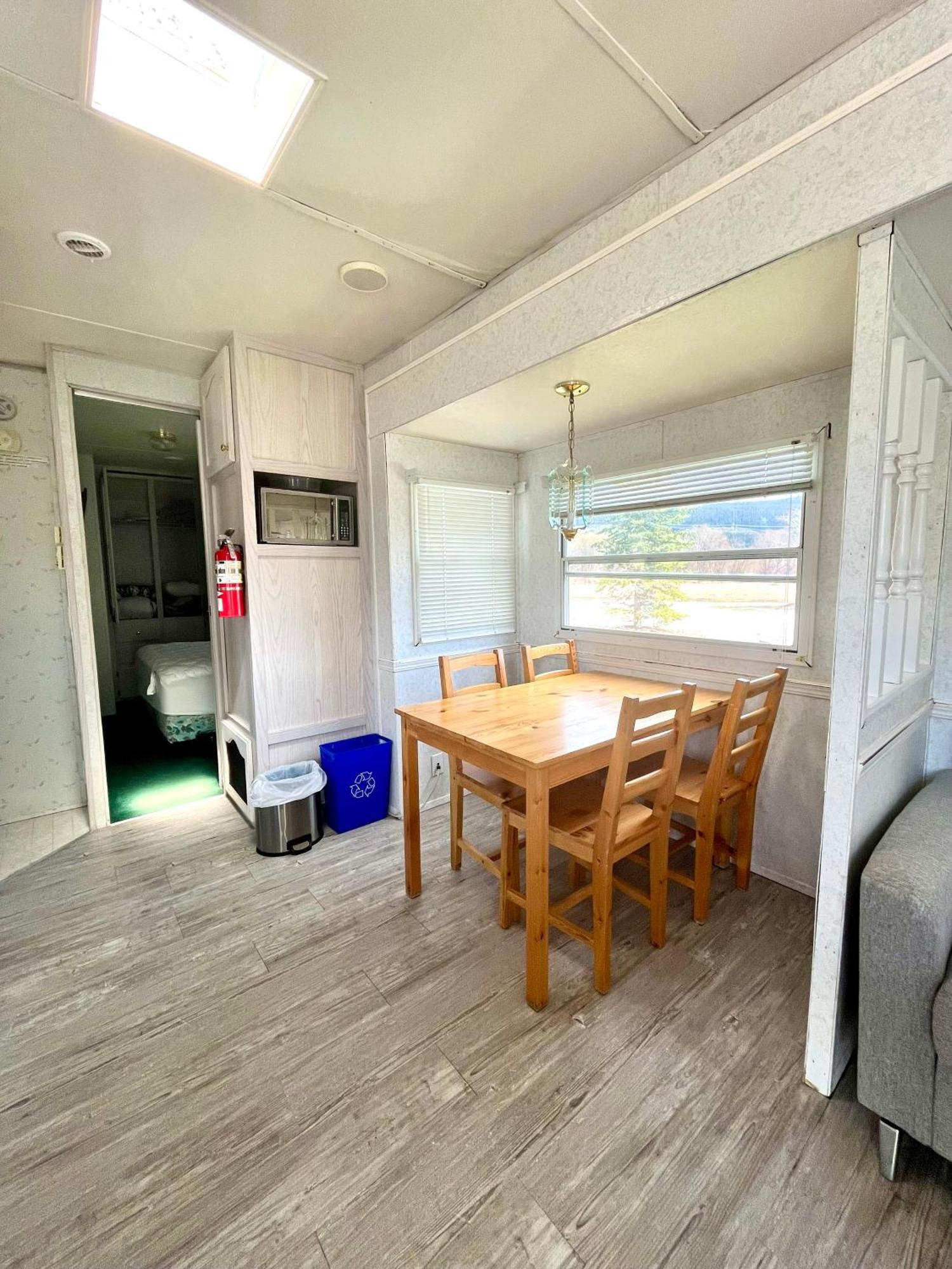 Roberts Roost Resort Quesnel Esterno foto